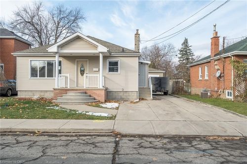 {{alt}} | Card Image