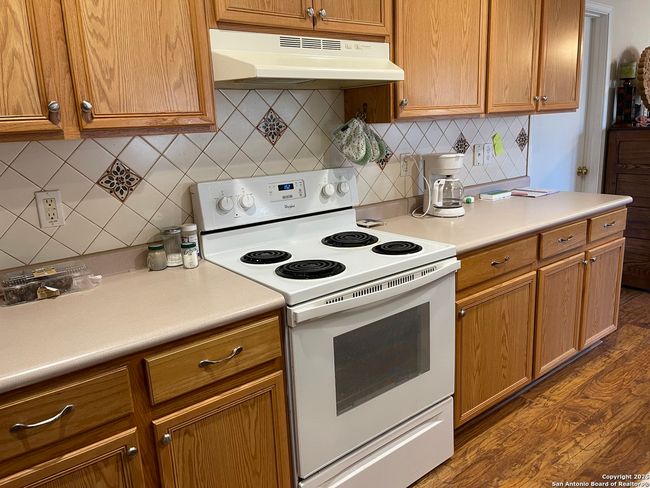 153 Springtree Pkwy, House other with 3 bedrooms, 2 bathrooms and null parking in Cibolo TX | Image 6