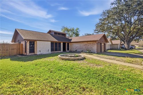308 Alamogordo Dr, Victoria, TX, 77904-3715 | Card Image
