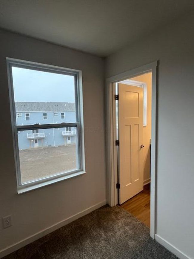 MASTER BATH ENTRY | Image 32