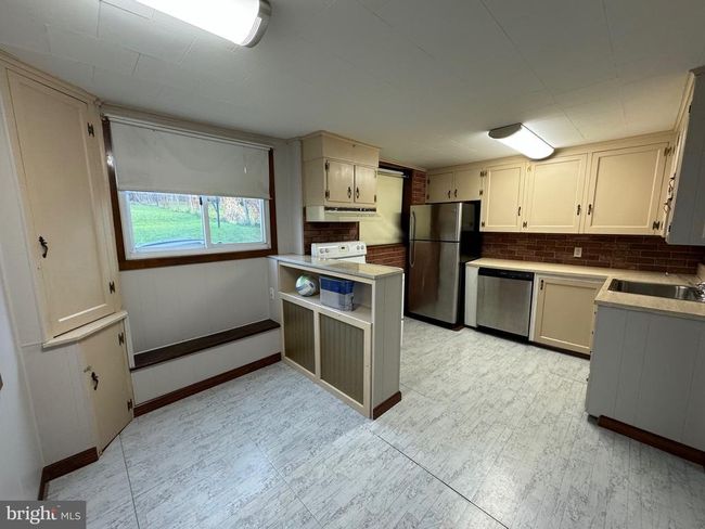 421 Moore St, House other with 3 bedrooms, 2 bathrooms and null parking in HUNTINGDON PA | Image 12