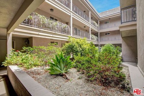 204-439 N Doheny Dr, Beverly Hills, CA, 90211-1620 | Card Image