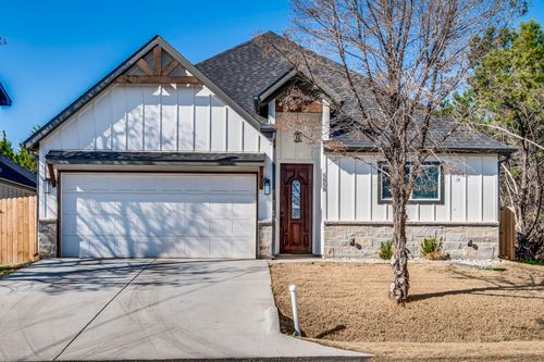 5858 Black Pine Cir, Granbury, TX, 76048-6586 | Card Image