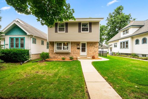 733 S 93rd St, West Allis, WI, 53214-2748 | Card Image