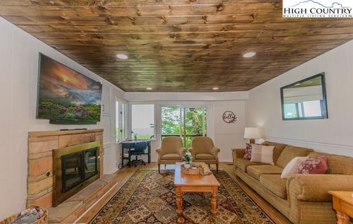 apt-25-220 Northridge Rd, Beech Mountain, NC, 28604-8186 | Card Image