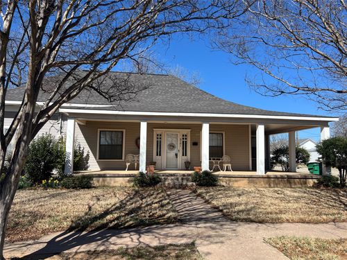 316 E Spring St, Henrietta, TX, 76365-2857 | Card Image