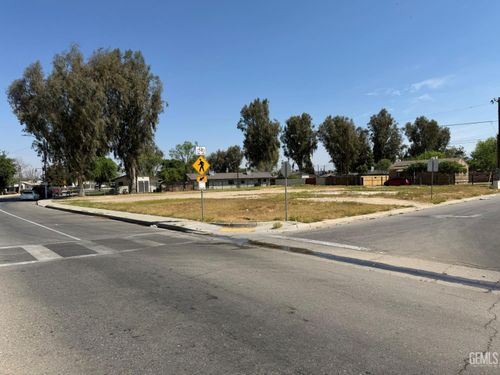 907 Dr Martin Luther King Jr Blvd, Bakersfield, CA, 93307 | Card Image