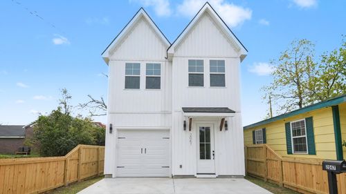 2047 Forest Ave, North Charleston, SC, 29405-8135 | Card Image