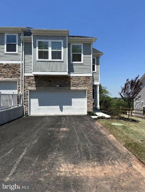 704 Peony Ln, SPRING CITY, PA, 19475-1410 | Card Image