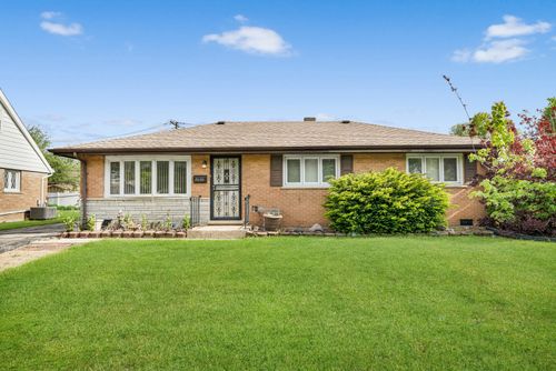 7030 Saratoga Dr, Bridgeview, IL, 60455-2076 | Card Image