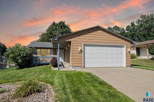 2009 S Melanie Ln, Sioux Falls, SD, 57103-4267 | Card Image