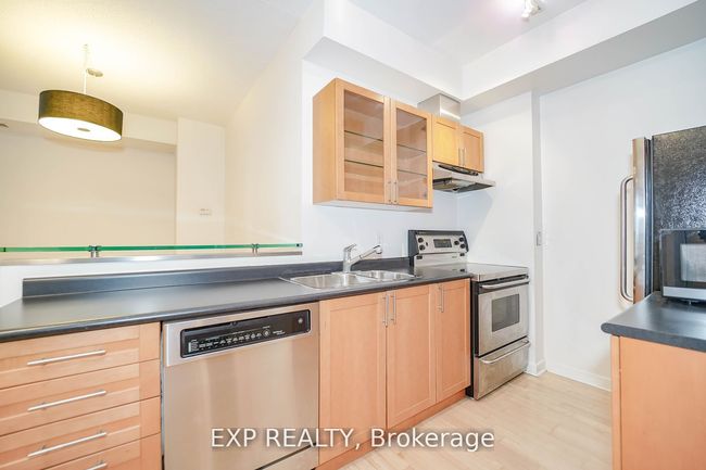 1108 - 438 Richmond St W, Condo with 0 bedrooms, 1 bathrooms and 1 parking in Toronto ON | Image 5