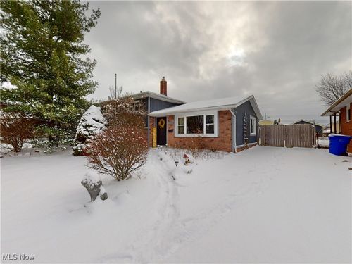 14801 Larkfield Dr, Brook Park, OH, 44142-3006 | Card Image