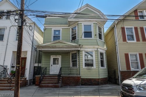 1-23 Komorn St, Newark, NJ, 07105-3305 | Card Image
