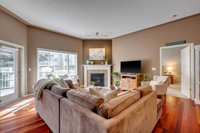 22 Mt Alberta Manor Se, Home with 4 bedrooms, 3 bathrooms and 4 parking in Calgary AB | Image 9