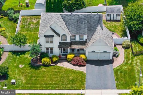 35 Dark Leaf Dr, HAMILTON, NJ, 08610-1331 | Card Image