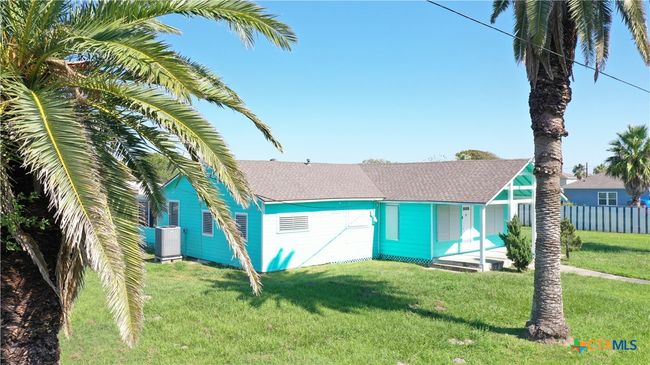312 W Jefferson Avenue, House other with 4 bedrooms, 2 bathrooms and null parking in Port O'Connor TX | Image 8