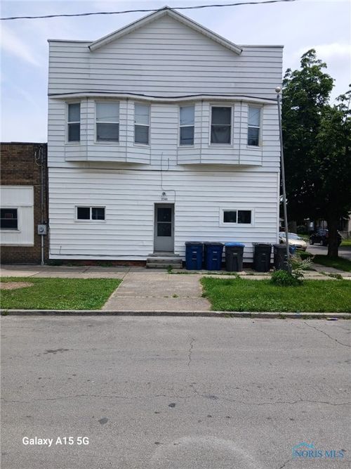3360 Maple St, Toledo, OH, 43608-1172 | Card Image