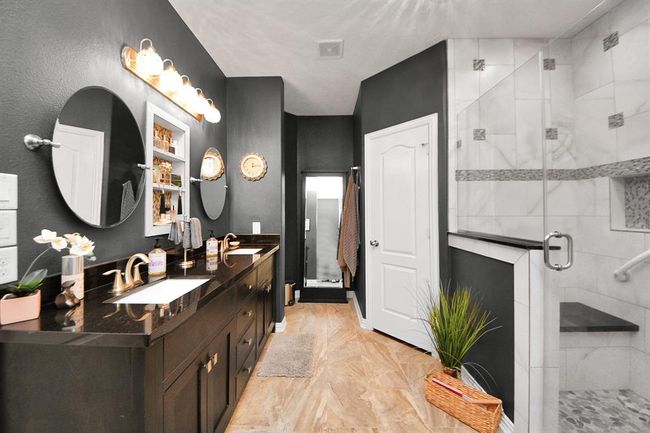 Primary bathroom | Image 9