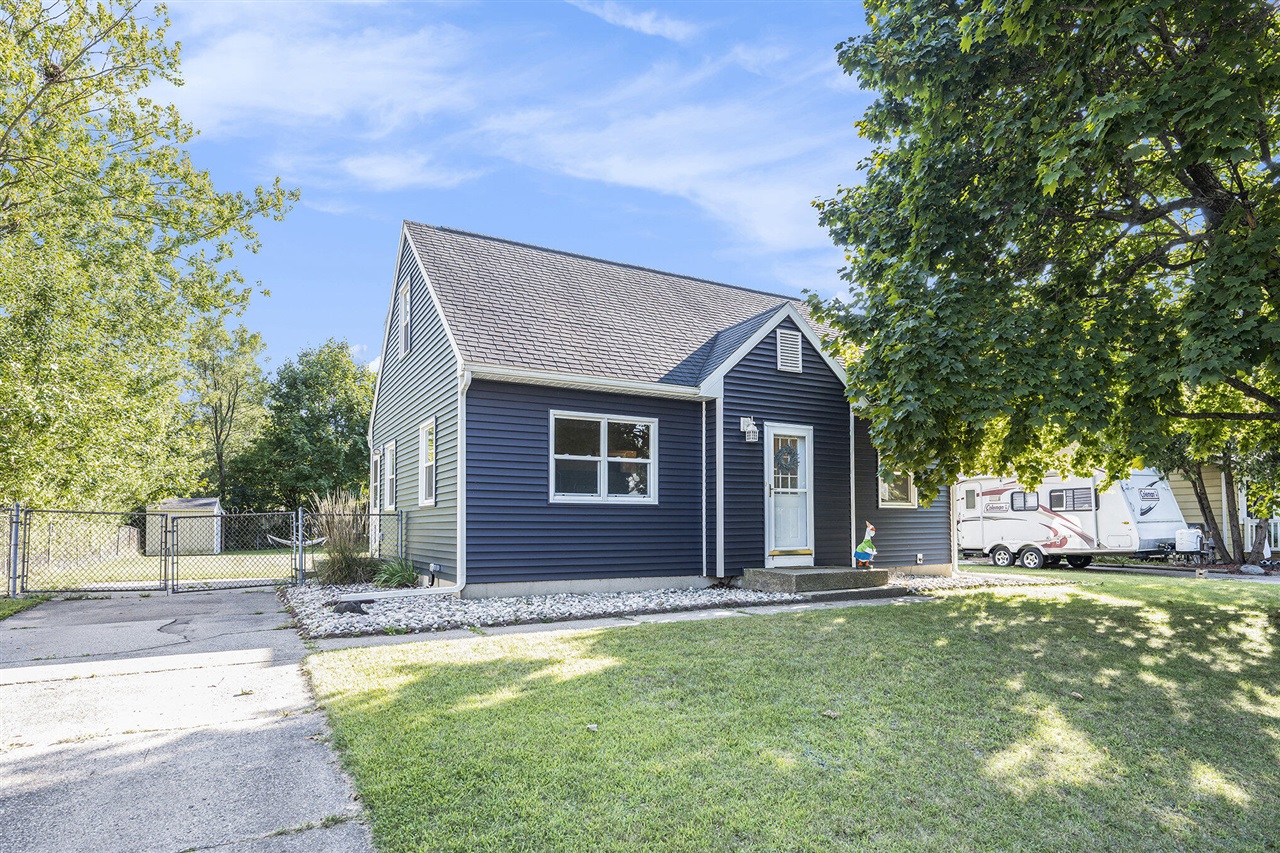 James St, Rockford, MI 49341