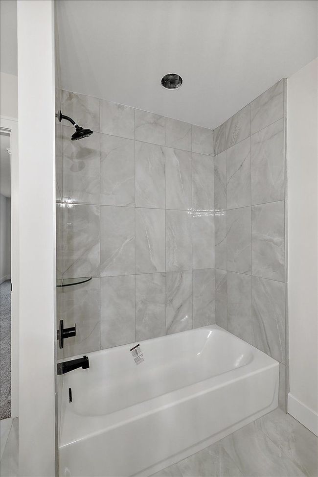 682 Westlake Ave, House other with 4 bedrooms, 4 bathrooms and null parking in Oxford MI | Image 47