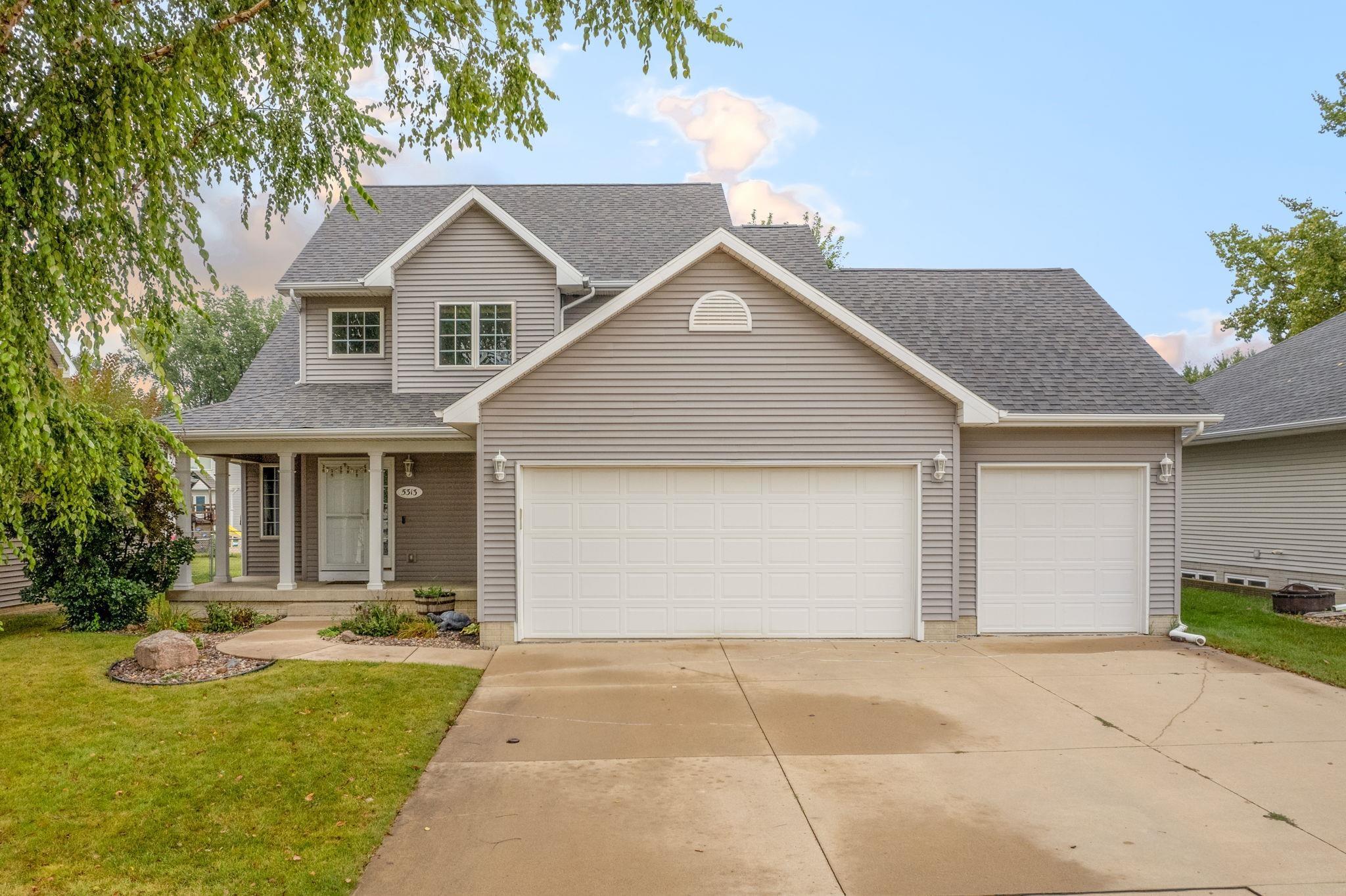 Glacier Dr, Cedar Falls, IA 50613