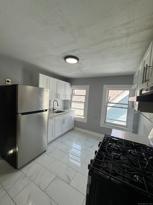 146 Farren Ave, New Haven, CT, 06513-4527 | Card Image