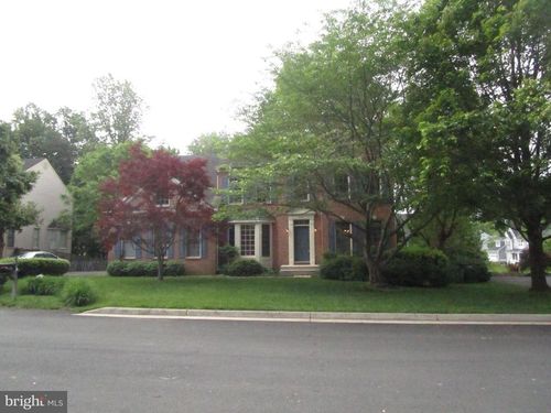 5267 Tractor Ln, Fairfax, VA, 22030-7208 | Card Image
