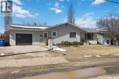 8 Park Ave, Langham, SK, S0K | Card Image
