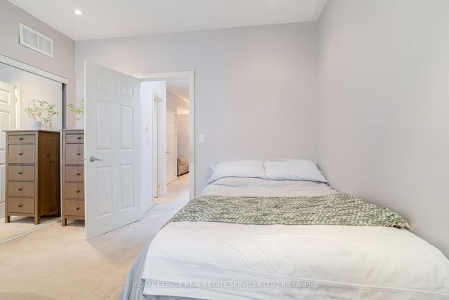 12 - 1968 Bloor St W, House attached with 3 bedrooms, 3 bathrooms and null parking in Toronto ON | Image 29