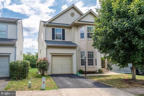 6805 Hollow Glen Ct, GAINESVILLE, VA, 20155-1467 | Card Image
