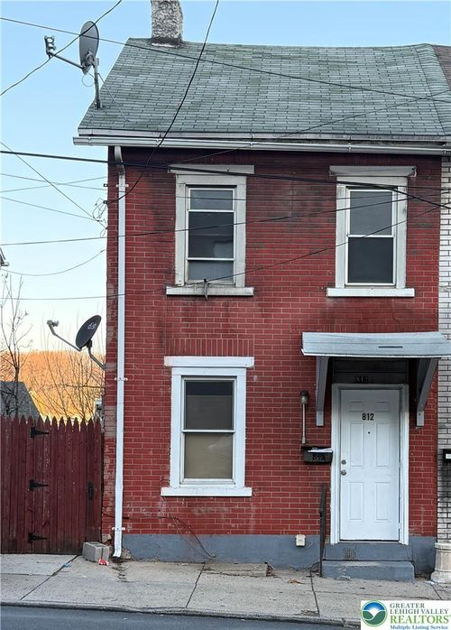 812 Wyandotte St, Bethlehem, PA, 18015-2802 | Card Image