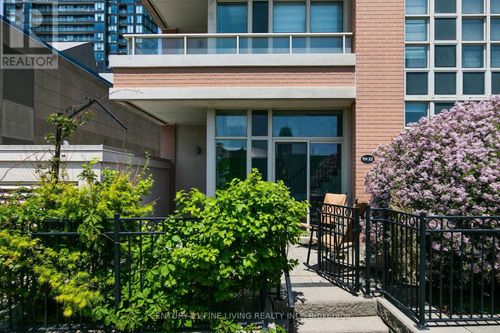 22-6 Pirandello St, Toronto, ON, M6K0B1 | Card Image