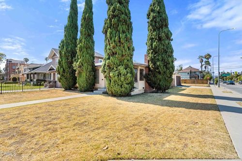 2303 W 25th Street, Los Angeles, CA, 90018 | Card Image