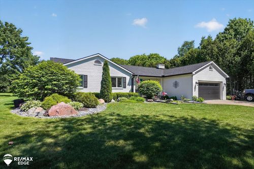 2331 Valley Vista Dr, Davison, MI, 48423-8337 | Card Image
