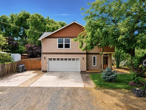 107 N 1st St, Talent, OR, 97540-7001 | Card Image