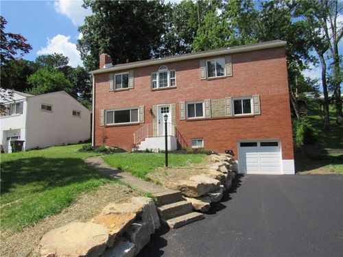 5135 S Passage Dr, Pittsburgh, PA, 15236-1557 | Card Image
