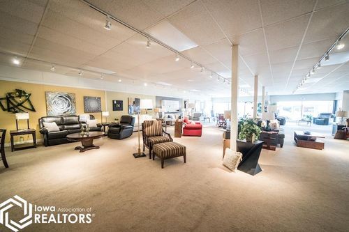 418 Main Ave, Clear Lake, IA, 50428-1827 | Card Image