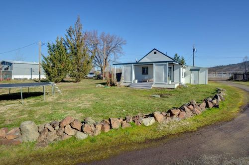 6917-6915 Kershaw Rd, Medford, OR, 97502-9438 | Card Image
