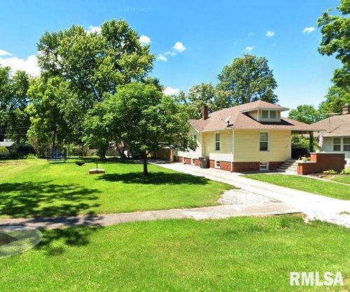 422 Johnson St, Carlinville, IL, 62626-1416 | Card Image