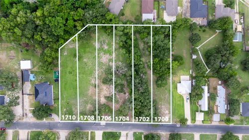 1700 Cottonwood St, Bryan, TX, 77803-3626 | Card Image