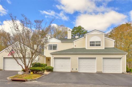 172 Gothic Cir, Manorville, NY, 11949-2622 | Card Image