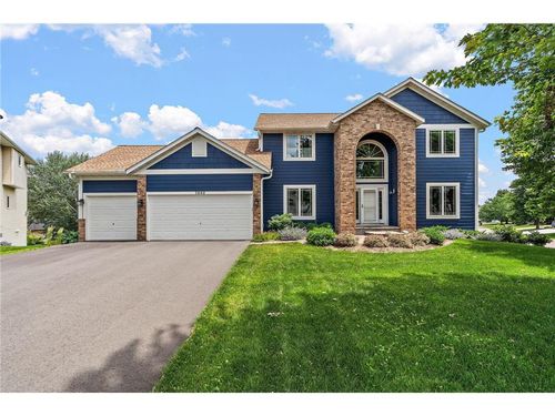 7692 7th Street Cir, Oakdale, MN, 55128-5371 | Card Image