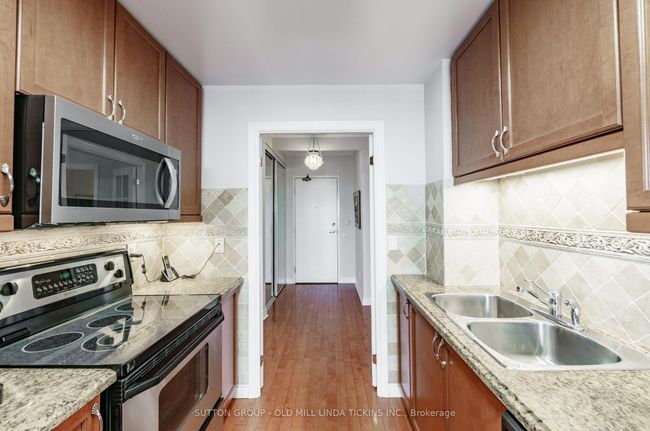 702 - 350 Mill Rd, Condo with 2 bedrooms, 2 bathrooms and null parking in Etobicoke ON | Image 5