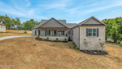 210 Charlie Ln, Maryville, TN, 37804-3957 | Card Image