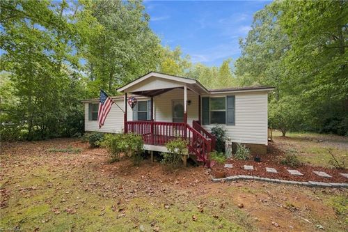 5209 Timber Creek Ct, Kings Mountain, NC, 28086-8401 | Card Image