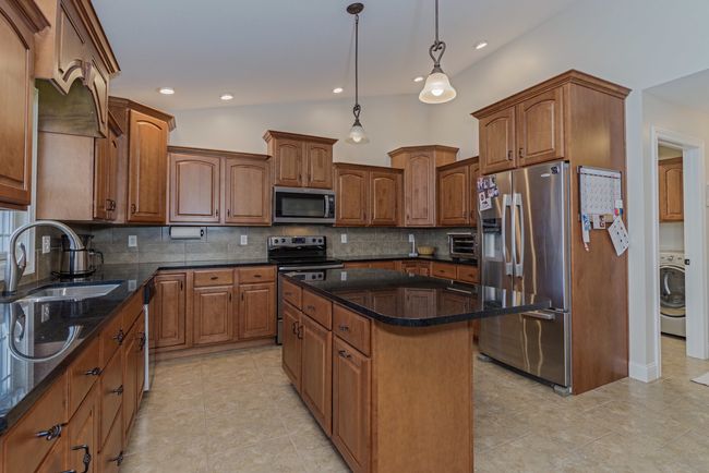 1619 W Meadowlark Dr, Home with 3 bedrooms, 3 bathrooms and null parking in Pontiac IL | Image 18