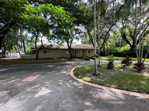 8755 Sw 96th St, MIAMI, FL, 33176-2411 | Card Image