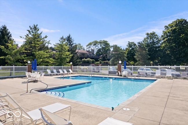 11264 Fonthill Dr, Condo with 2 bedrooms, 3 bathrooms and null parking in Indianapolis IN | Image 32