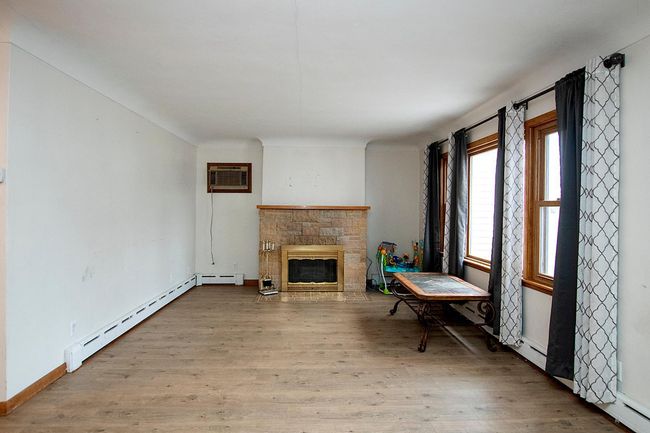 Beautiful living room with lots of natural light! | Image 4